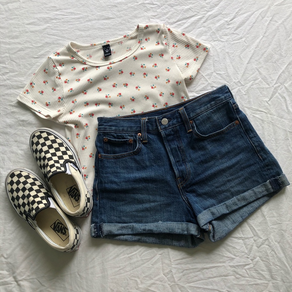 Levi’s Dark Denim Shorts - Size 27